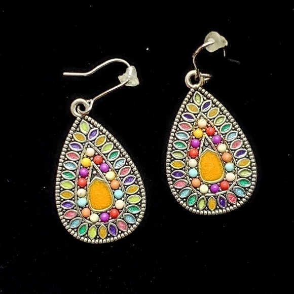 Unbranded Jewelry - Silver tone & enamel / beaded hook earrings